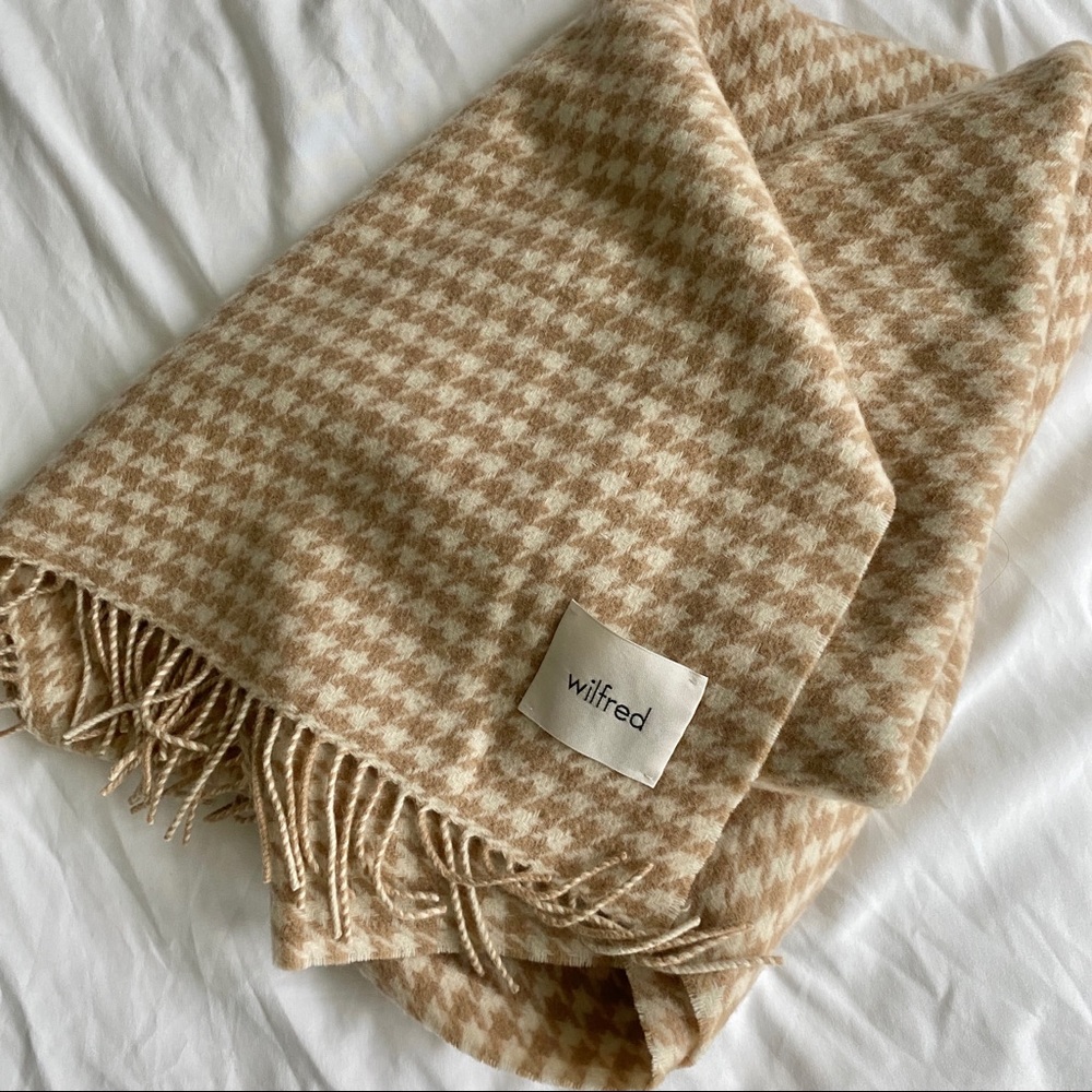 Aritzia Wilfred 100% wool classic scarf scarves